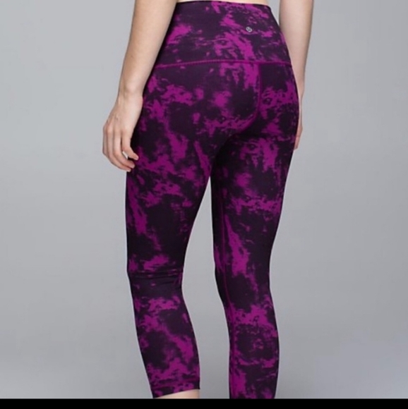Lululemon magenta tye dyed crops - Picture 2 of 3